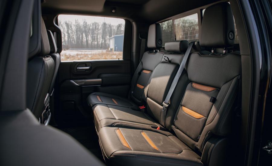 Интерьер GMC Sierra 2500 HD AT4 Crew Cab 2019 года  (фото 35 из 40)